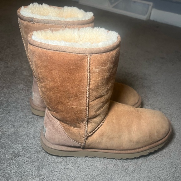 OG Ugg Australia Short Chestnut Boots - Picture 1 of 6